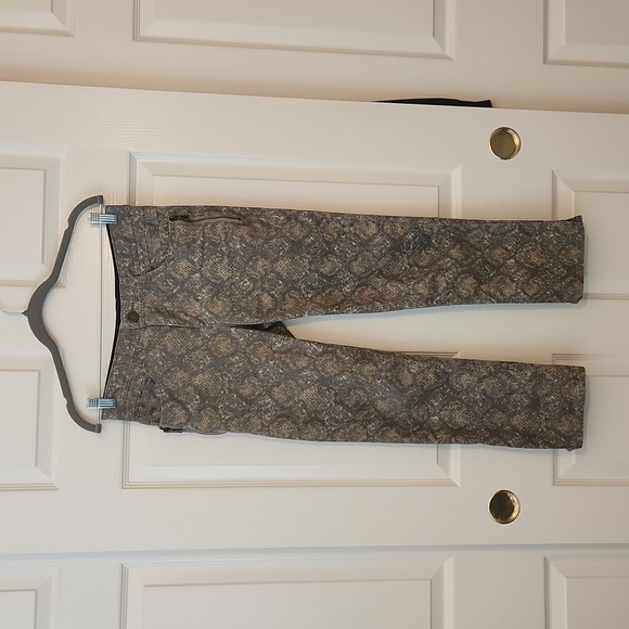 Democracy "Ab" solution Gray Snakeskin Cropped Pants Size 2 - Picture 2 of 12